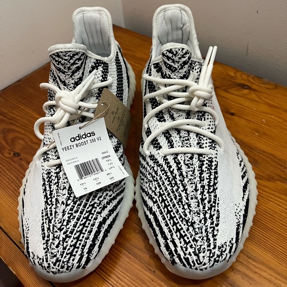 Dead stock Yeezy Boost 350 V2 ‘Zebra’ - Picture 1 of 6